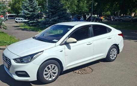 Hyundai Solaris II рестайлинг, 2018 год, 680 000 рублей, 3 фотография