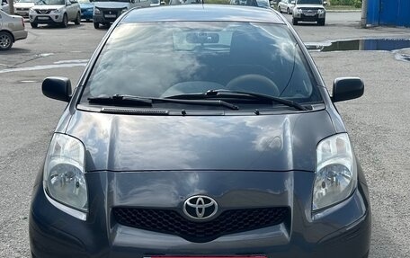 Toyota Yaris III рестайлинг, 2009 год, 470 000 рублей, 1 фотография