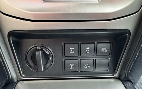 Toyota Land Cruiser Prado 150 рестайлинг 2, 2021 год, 5 940 000 рублей, 20 фотография