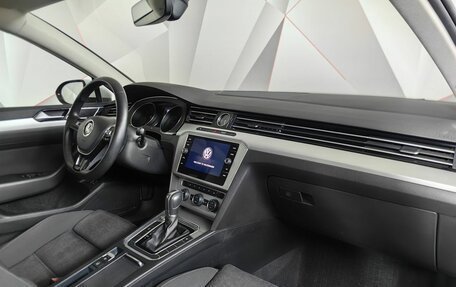 Volkswagen Passat B8 рестайлинг, 2019 год, 2 130 000 рублей, 13 фотография