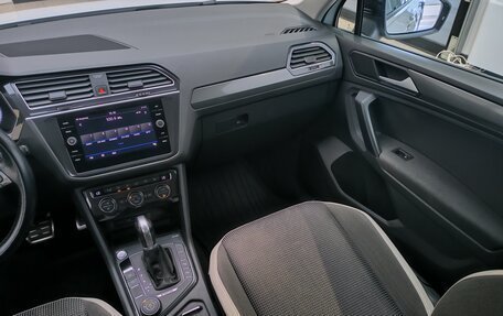 Volkswagen Tiguan II, 2018 год, 2 390 000 рублей, 15 фотография