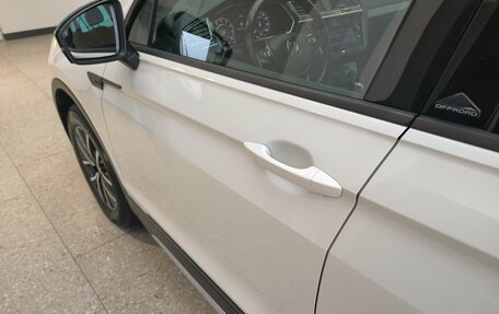 Volkswagen Tiguan II, 2018 год, 2 390 000 рублей, 12 фотография