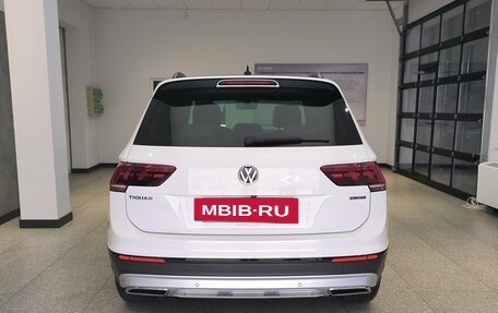 Volkswagen Tiguan II, 2018 год, 2 390 000 рублей, 8 фотография