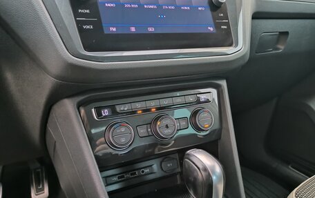 Volkswagen Tiguan II, 2018 год, 2 390 000 рублей, 21 фотография
