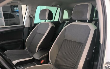 Volkswagen Tiguan II, 2018 год, 2 390 000 рублей, 24 фотография