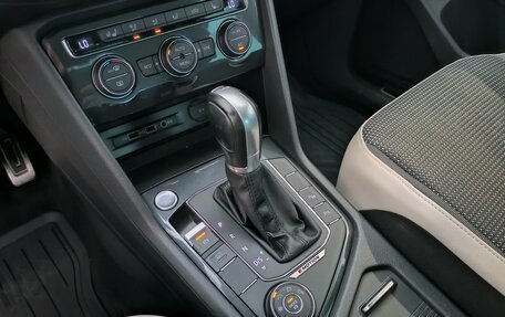 Volkswagen Tiguan II, 2018 год, 2 390 000 рублей, 20 фотография