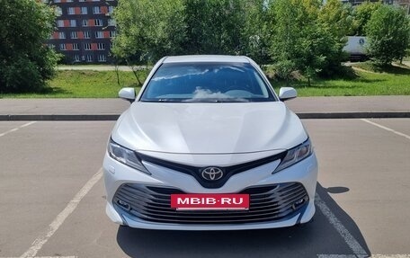 Toyota Camry, 2019 год, 2 740 000 рублей, 2 фотография