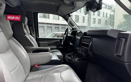 GMC Savana I, 2019 год, 7 975 000 рублей, 12 фотография