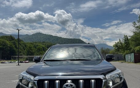 Toyota Land Cruiser Prado 150 рестайлинг 2, 2015 год, 3 100 000 рублей, 1 фотография