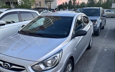 Hyundai Solaris II рестайлинг, 2012 год, 1 250 000 рублей, 3 фотография