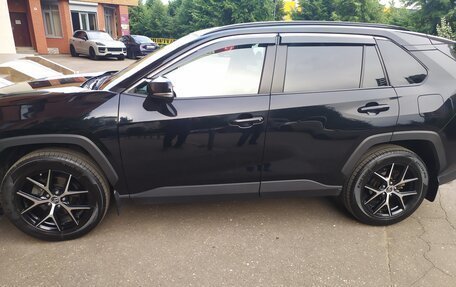 Toyota RAV4, 2019 год, 3 600 000 рублей, 6 фотография