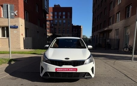 KIA Rio IV, 2020 год, 1 590 000 рублей, 3 фотография