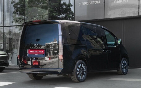 Hyundai Staria, 2021 год, 5 600 000 рублей, 4 фотография