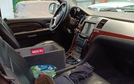 Cadillac Escalade III, 2008 год, 1 100 000 рублей, 7 фотография