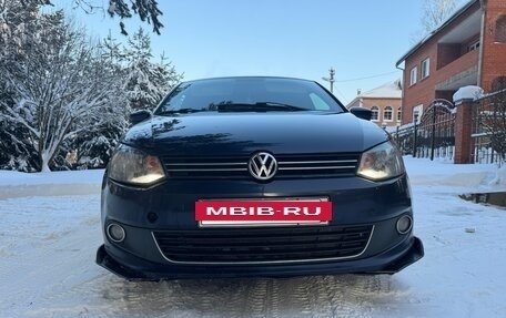Volkswagen Polo VI (EU Market), 2011 год, 800 000 рублей, 2 фотография