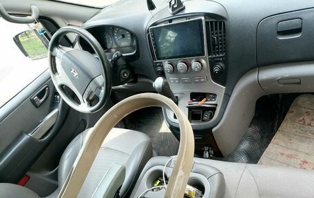Hyundai Grand Starex Grand Starex I рестайлинг 2, 2012 год, 900 000 рублей, 8 фотография