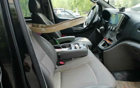 Hyundai Grand Starex Grand Starex I рестайлинг 2, 2012 год, 900 000 рублей, 7 фотография