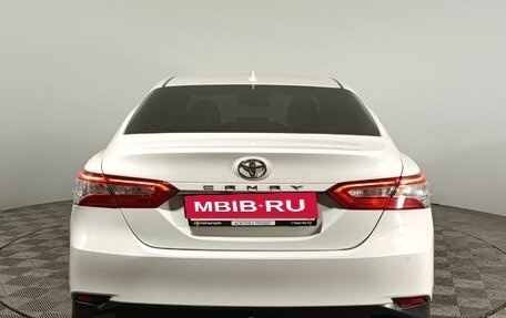Toyota Camry, 2018 год, 2 340 000 рублей, 6 фотография