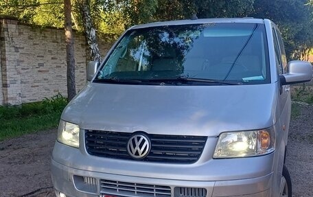 Volkswagen Transporter T5 рестайлинг, 2004 год, 750 000 рублей, 1 фотография