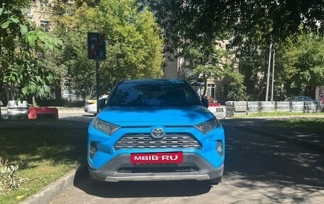 Toyota RAV4, 2020 год, 2 800 000 рублей, 2 фотография