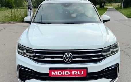Volkswagen Tiguan II, 2021 год, 3 500 000 рублей, 2 фотография