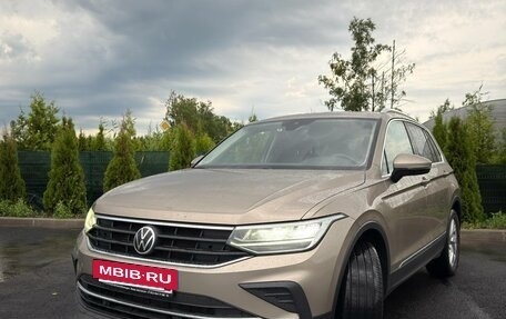 Volkswagen Tiguan II, 2021 год, 2 950 000 рублей, 2 фотография