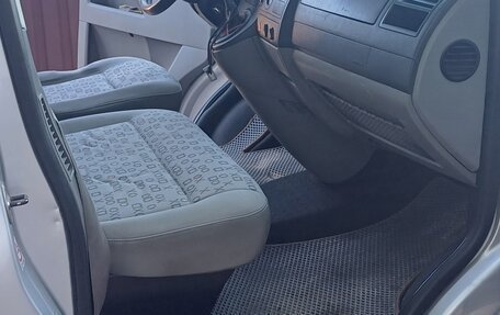 Volkswagen Transporter T5 рестайлинг, 2004 год, 750 000 рублей, 11 фотография