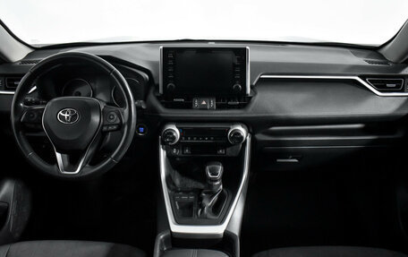Toyota RAV4, 2019 год, 3 150 000 рублей, 15 фотография