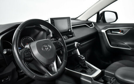 Toyota RAV4, 2019 год, 3 150 000 рублей, 10 фотография