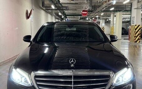Mercedes-Benz E-Класс, 2019 год, 3 200 000 рублей, 1 фотография