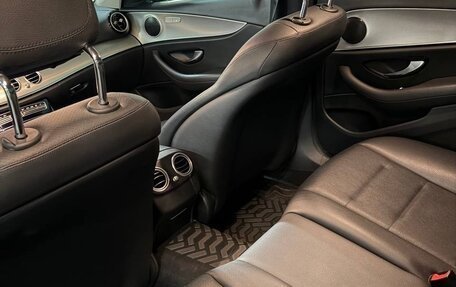 Mercedes-Benz E-Класс, 2019 год, 3 200 000 рублей, 13 фотография
