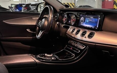 Mercedes-Benz E-Класс, 2019 год, 3 200 000 рублей, 12 фотография
