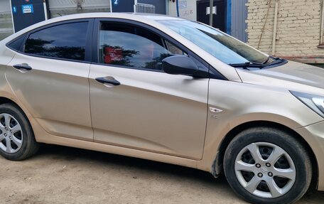 Hyundai Solaris II рестайлинг, 2011 год, 500 000 рублей, 2 фотография