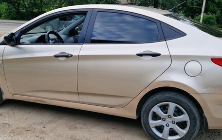 Hyundai Solaris II рестайлинг, 2011 год, 500 000 рублей, 4 фотография