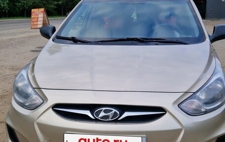 Hyundai Solaris II рестайлинг, 2011 год, 500 000 рублей, 3 фотография