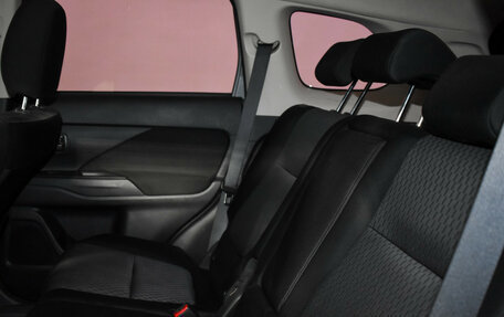 Mitsubishi Outlander III рестайлинг 3, 2013 год, 1 099 000 рублей, 13 фотография
