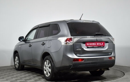 Mitsubishi Outlander III рестайлинг 3, 2013 год, 1 099 000 рублей, 8 фотография