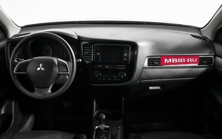 Mitsubishi Outlander III рестайлинг 3, 2013 год, 1 099 000 рублей, 15 фотография