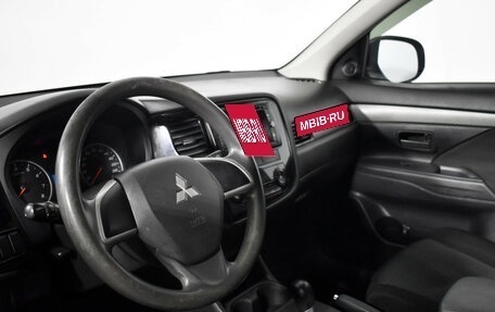 Mitsubishi Outlander III рестайлинг 3, 2013 год, 1 099 000 рублей, 10 фотография
