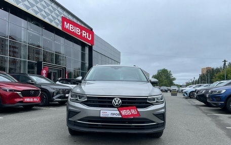Volkswagen Tiguan II, 2021 год, 3 200 000 рублей, 2 фотография
