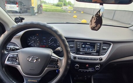 Hyundai Solaris II рестайлинг, 2017 год, 950 000 рублей, 9 фотография