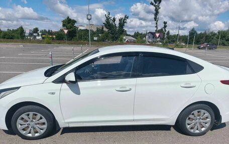 Hyundai Solaris II рестайлинг, 2018 год, 900 000 рублей, 3 фотография