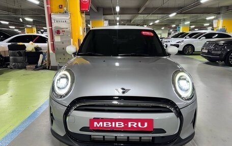 MINI Hatch, 2023 год, 1 890 000 рублей, 2 фотография