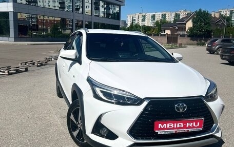 Toyota Yaris XP150 рестайлинг, 2021 год, 1 750 000 рублей, 1 фотография