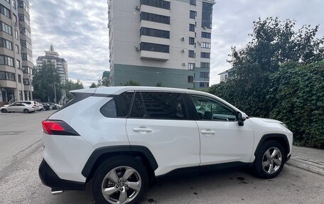 Toyota RAV4, 2022 год, 3 900 000 рублей, 3 фотография