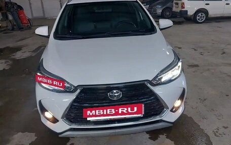 Toyota Yaris XP150 рестайлинг, 2021 год, 1 750 000 рублей, 3 фотография