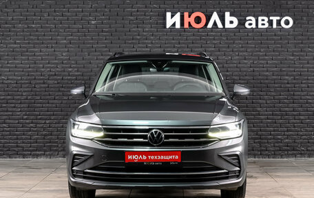 Volkswagen Tiguan II, 2021 год, 2 840 000 рублей, 2 фотография