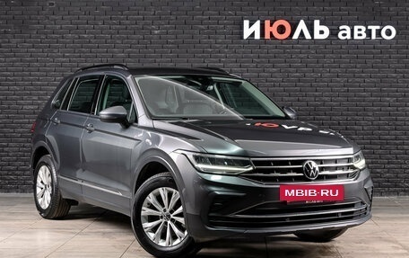 Volkswagen Tiguan II, 2021 год, 2 840 000 рублей, 3 фотография
