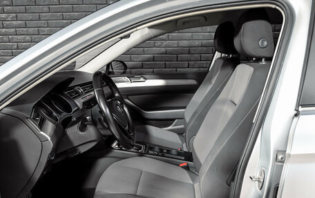 Volkswagen Passat B8 рестайлинг, 2017 год, 1 795 000 рублей, 10 фотография