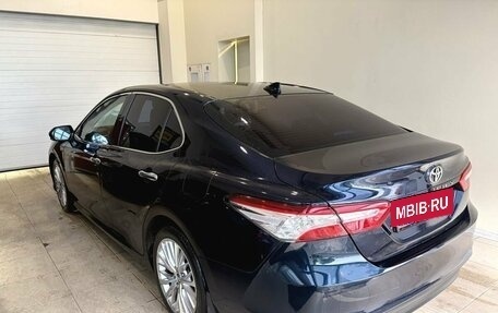 Toyota Camry, 2018 год, 2 250 000 рублей, 6 фотография
